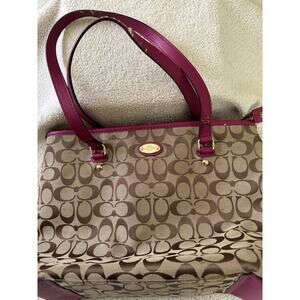 Coach 12cm Signature Zip Top “City Tote”.